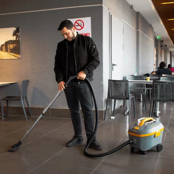 profesionalni-usisivac-za-tiho-usisavanje-dyno235-safran-3 profesionalni-usisivac-za-tiho-usisavanje-dyno235-safran-3